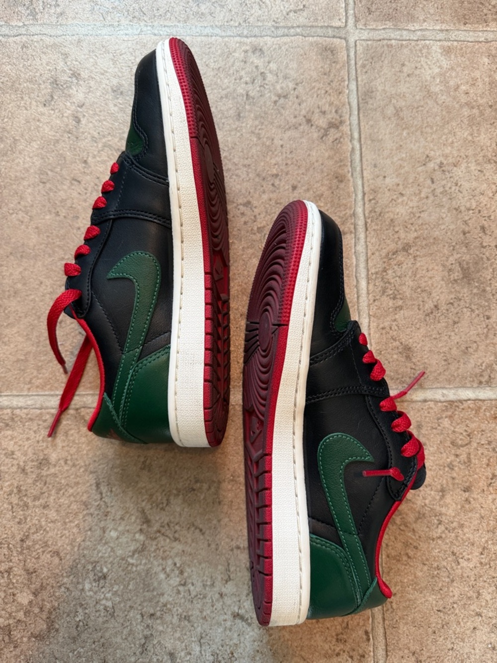 Unisex Nike Black, Green & Red Air Jordan 1 Low OG Sneakers. Size W7.5/M6 - Picture 8 of 10